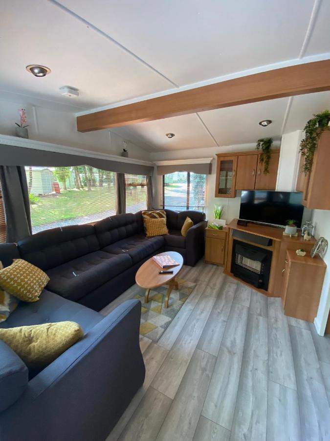 Unique Caravan With Outdoor Space Ballantrae Exterior foto