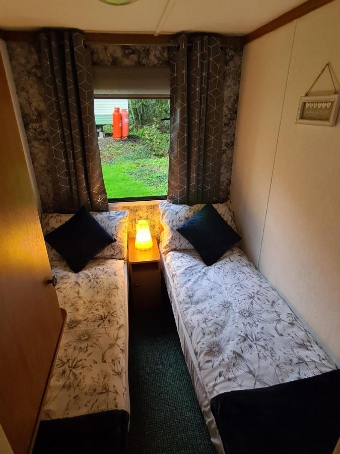 Unique Caravan With Outdoor Space Ballantrae Exterior foto