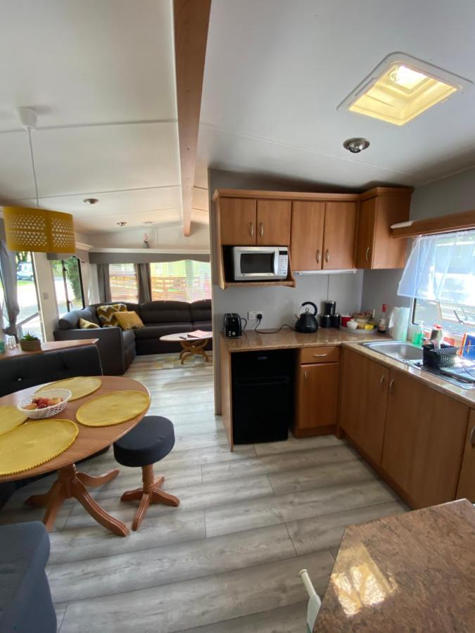 Unique Caravan With Outdoor Space Ballantrae Exterior foto