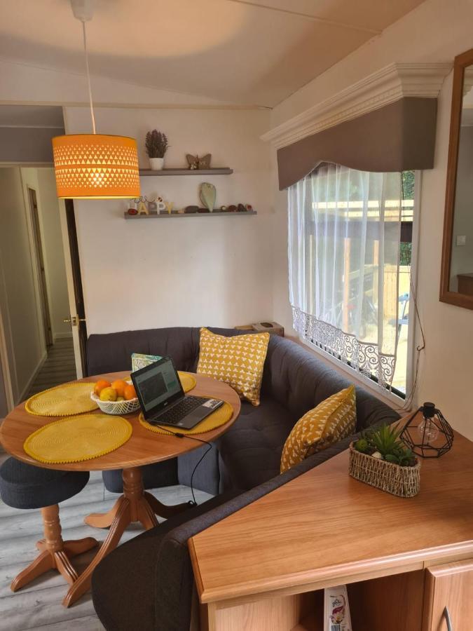 Unique Caravan With Outdoor Space Ballantrae Exterior foto