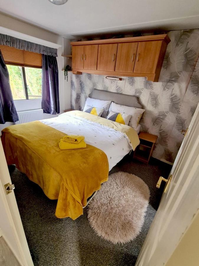 Unique Caravan With Outdoor Space Ballantrae Exterior foto
