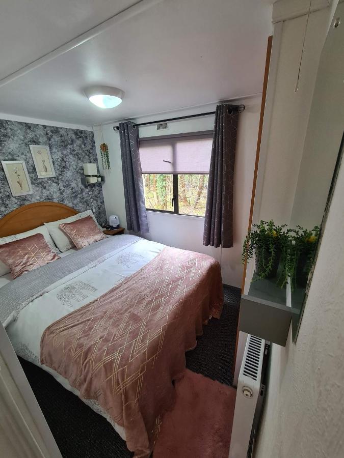 Unique Caravan With Outdoor Space Ballantrae Exterior foto