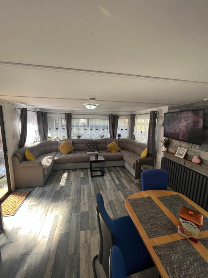 Unique Caravan With Outdoor Space Ballantrae Exterior foto