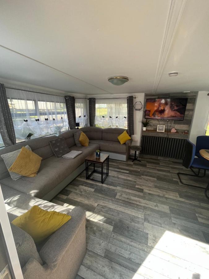 Unique Caravan With Outdoor Space Ballantrae Exterior foto