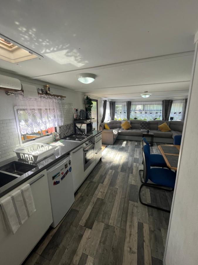 Unique Caravan With Outdoor Space Ballantrae Exterior foto