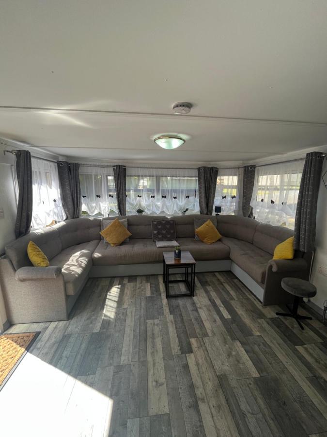 Unique Caravan With Outdoor Space Ballantrae Exterior foto